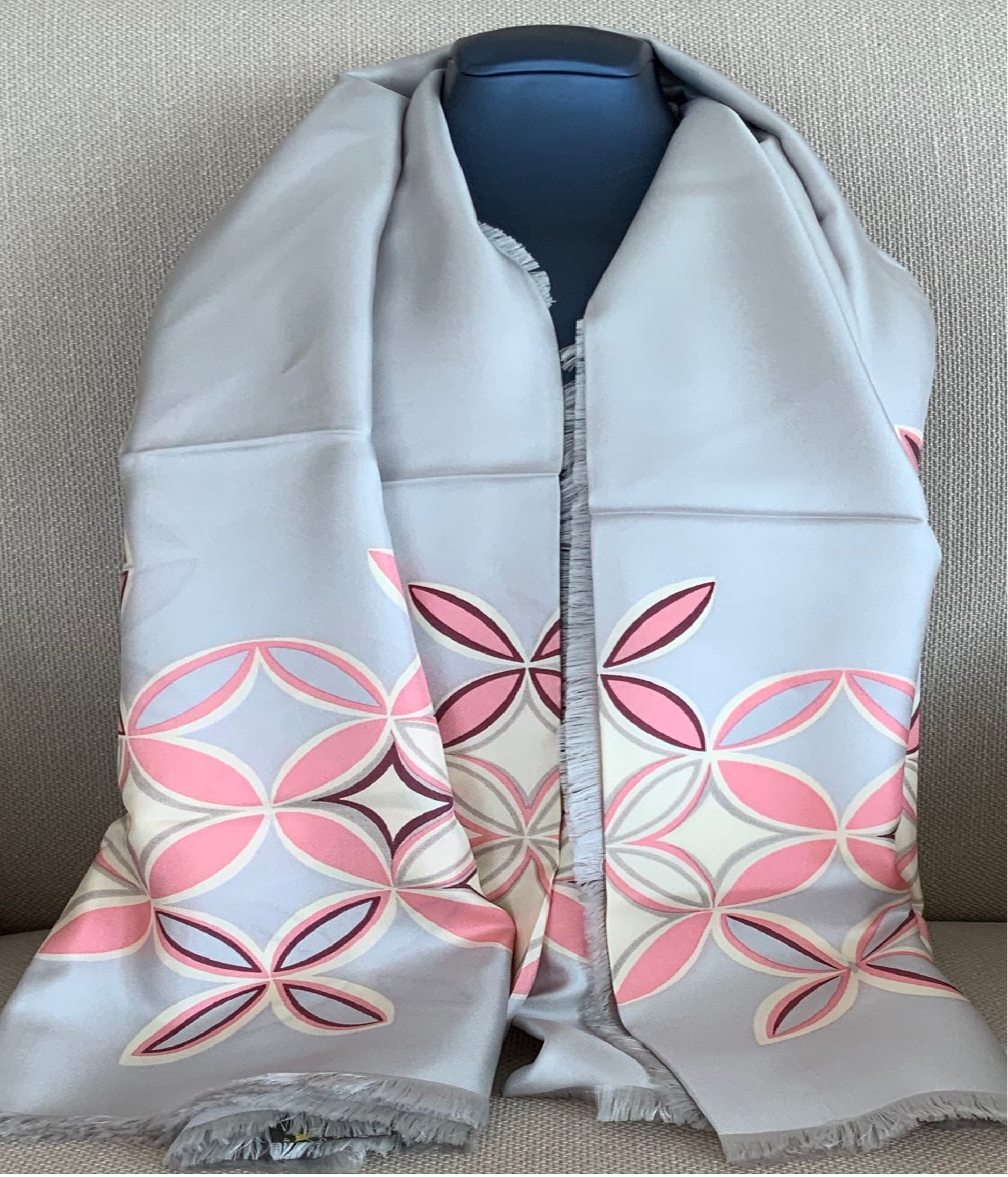 Louis Vuitton - Authenticated Scarf - Silk Beige for Women, Never Worn
