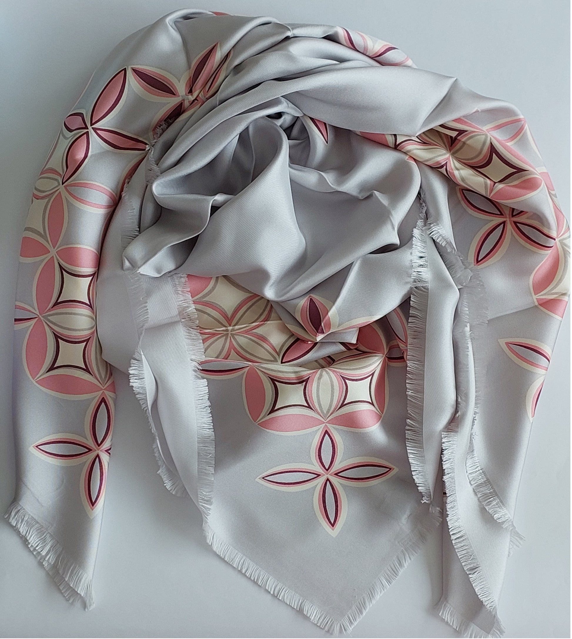 Louis Vuitton - Authenticated Scarf - Cashmere Grey for Women, Very Good Condition